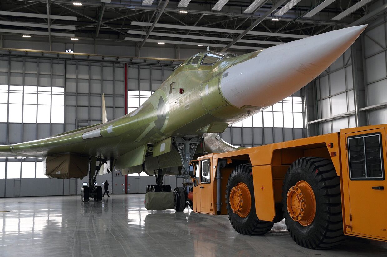 Выкатка опытного образца самолета Ту-160М2 в Казани
