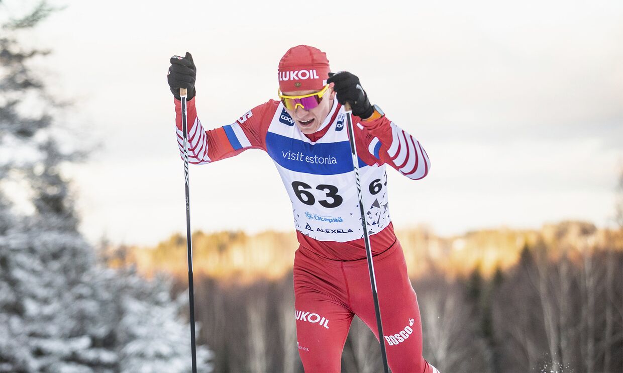 Российский лыжник Александр Большунов на этапе Кубка мира