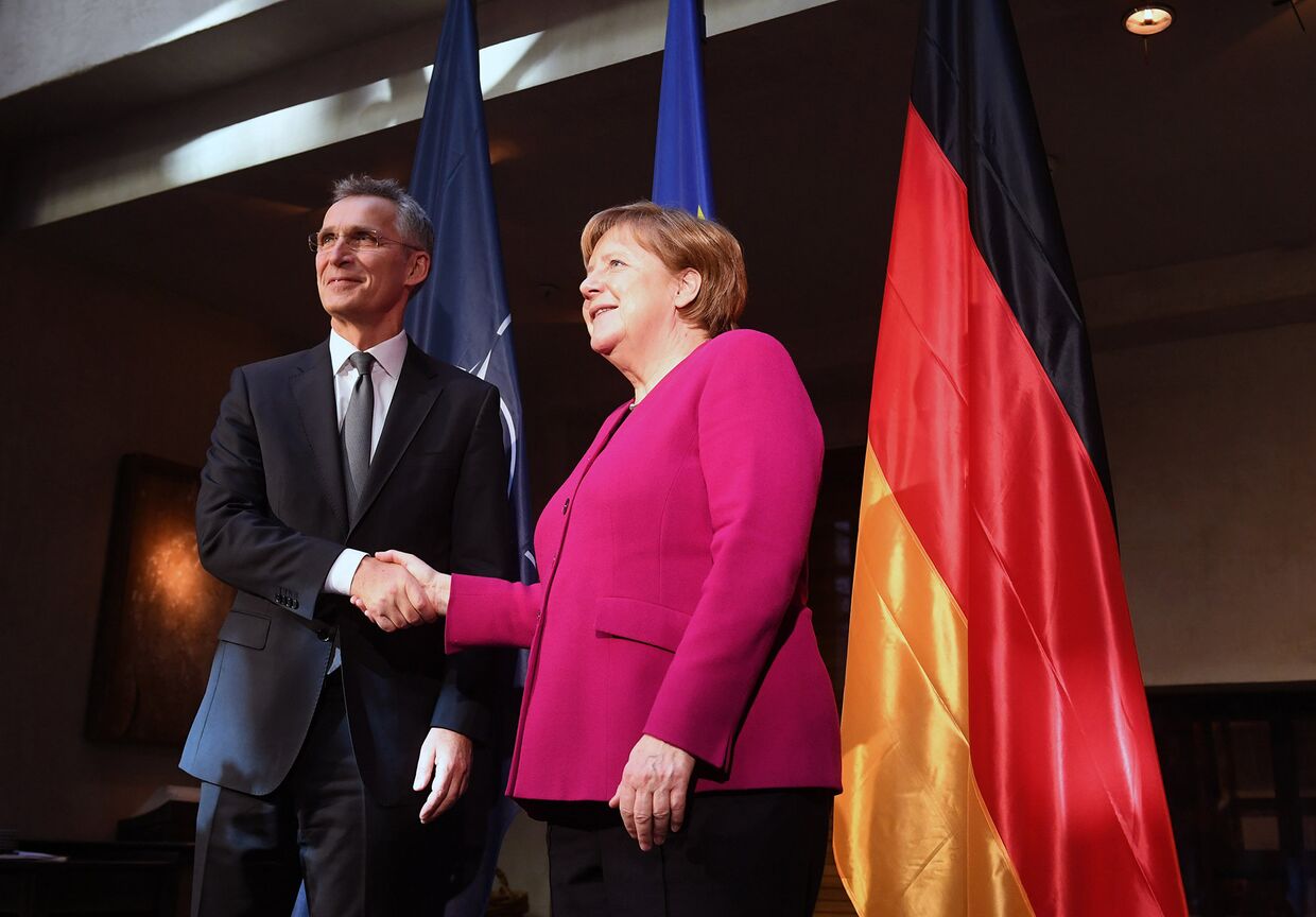 Канцлер Германии Ангела Меркель и генеральный секретарь НАТО Йенс Столтенберг на 55-й Мюнхенской конференции по безопасности