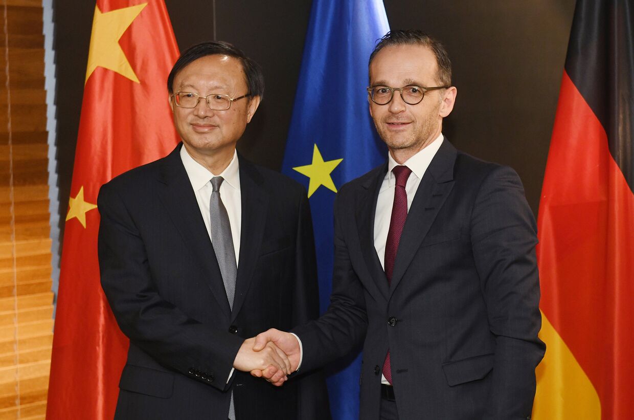 Министр иностранных дел Германии Хейко Маас и члену политического бюро Китая Яну Цзечи