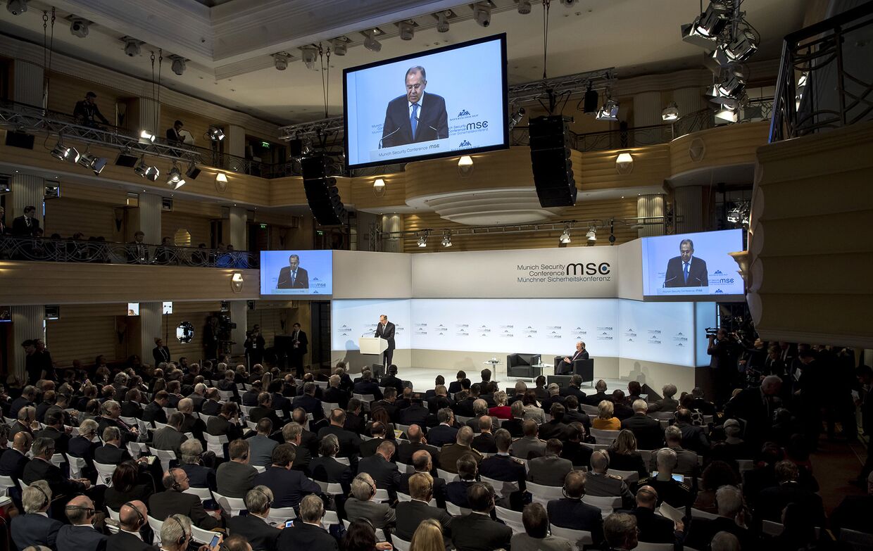 Министр иностранных дел России Сергей Лавров выступает в Мюнхене