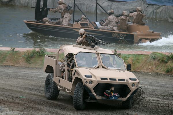 Военнослужащие вооруженных сил ОАЭ во время открытия международной оборонной выставки IDEX