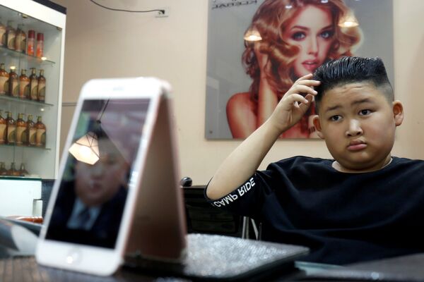 Вьетнамский мальчик подстригся в стиле северокорейского лидера Ким Чен Ына в Ханое
