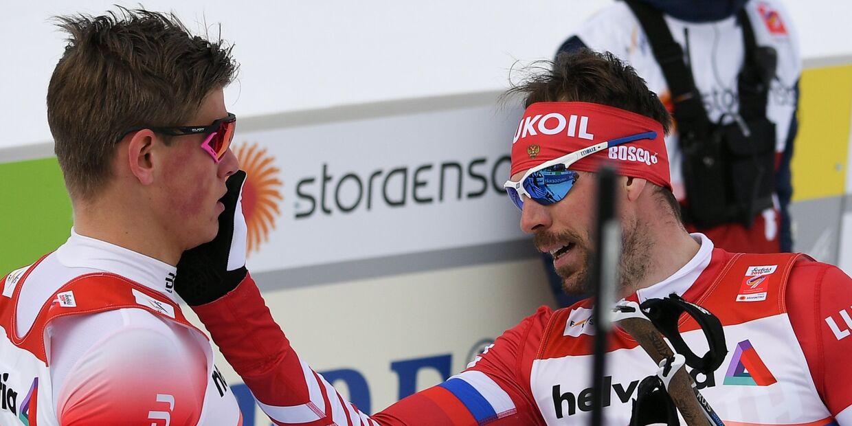 Йоханнес Хёсфлот Клебо (Норвегия) и Сергей Устюгов (Россия) после полуфинала спринта среди мужчин на чемпионате мира по лыжным гонкам в Зеефельде