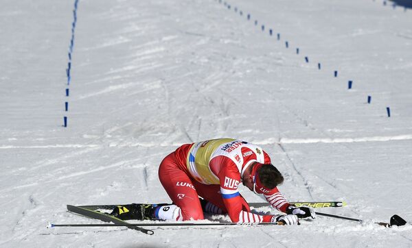 Сергей Устюгов (Россия) после финиша на дистанции скиатлона во время соревнований по лыжным гонкам среди мужчин на чемпионате мира-2019 по лыжным видам спорта в австрийском Зеефельде Сергей Устюгов (Россия) после финиша на дистанции скиатлона во время соревнований по лыжным гонкам среди мужчин на чемпионате мира-2019 по лыжным видам спорта в австрийском Зеефельде