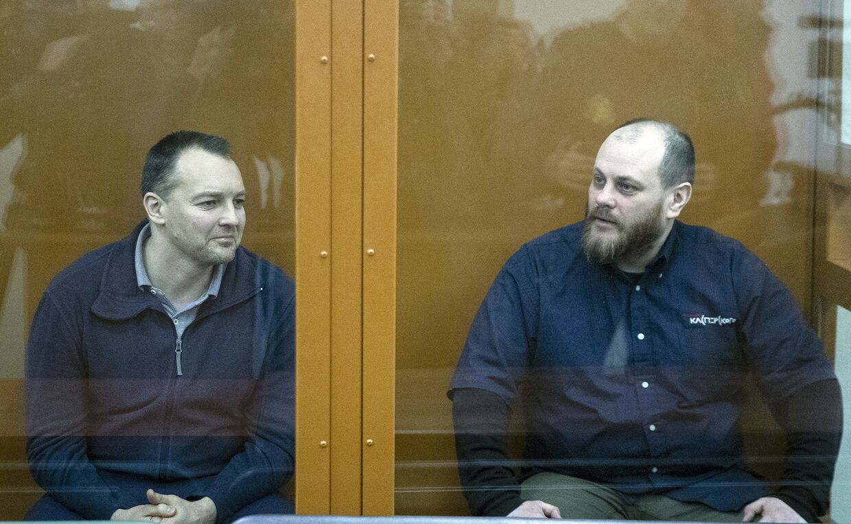 Сергей Михайлов и Руслан Стоянов на слушаниях в суде в Москве
