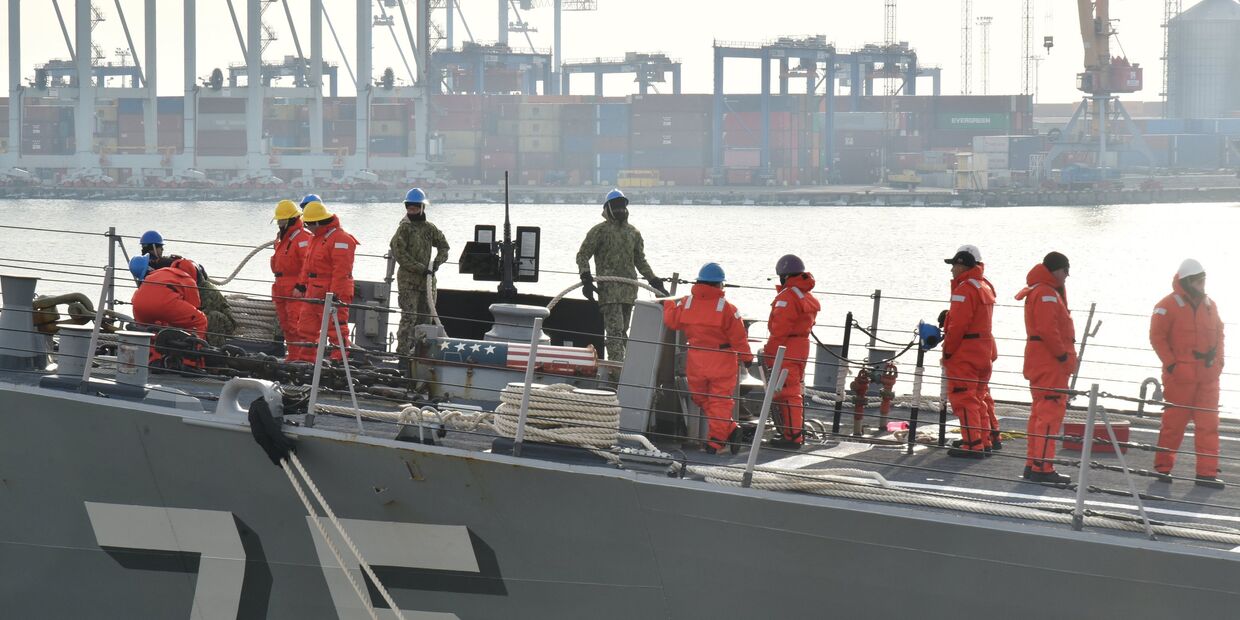 Ракетный эсминец  США «Дональд Кук» вошел в порт Одессы