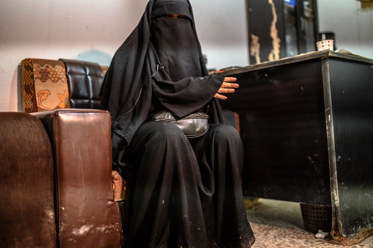 Женщина, бежавшая из ИГИЛ (запрещенная в РФ террористическая организация)