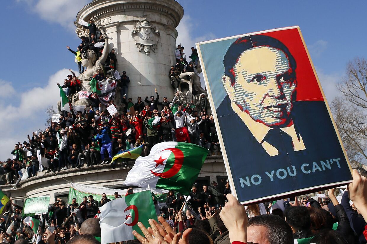 Акция протеста против выдвижения президента Алжира Абдельазиза Бутефлики