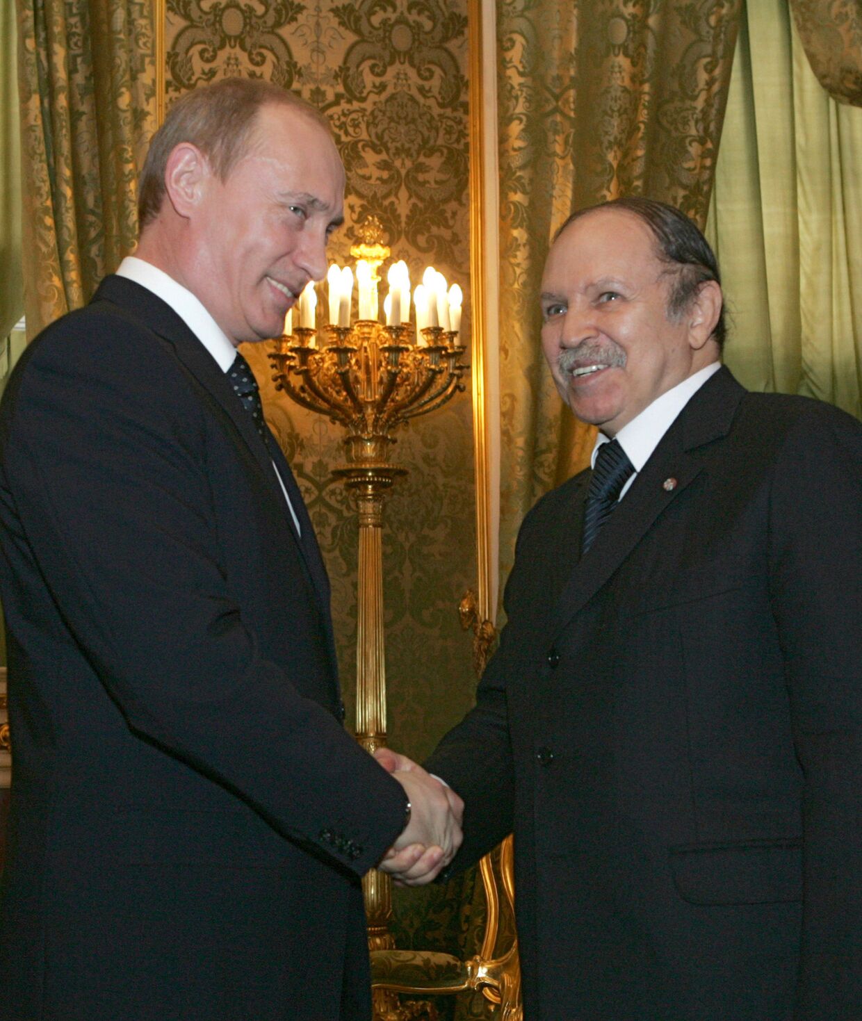 Президенты России Владимир Путин и Алжира Абдельазиз Бутефлика