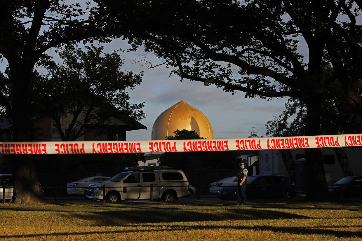 Полицейское оцепление перед мечетью Масджид Аль Нур в Крайстчерче, Новая Зеландия