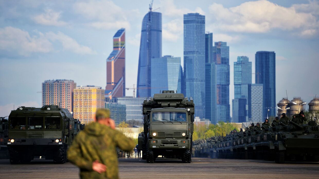 Оперативно-тактические ракетные комплексы «Искандер» во время подготовки к Параду Победы в Москве