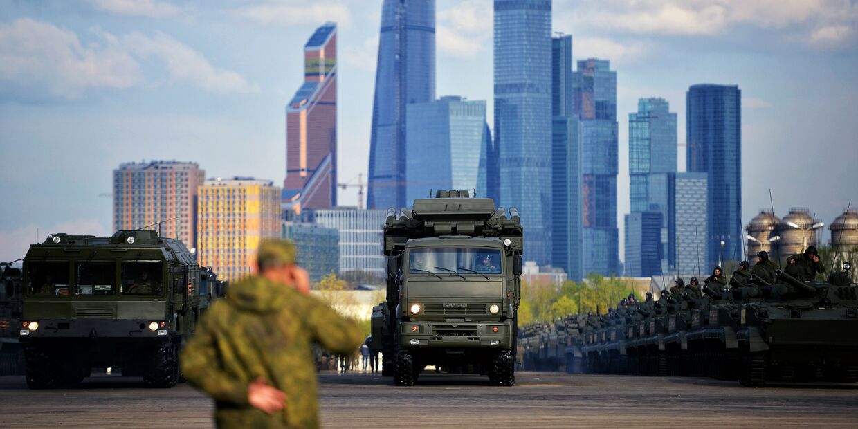 Оперативно-тактические ракетные комплексы «Искандер» во время подготовки к Параду Победы в Москве