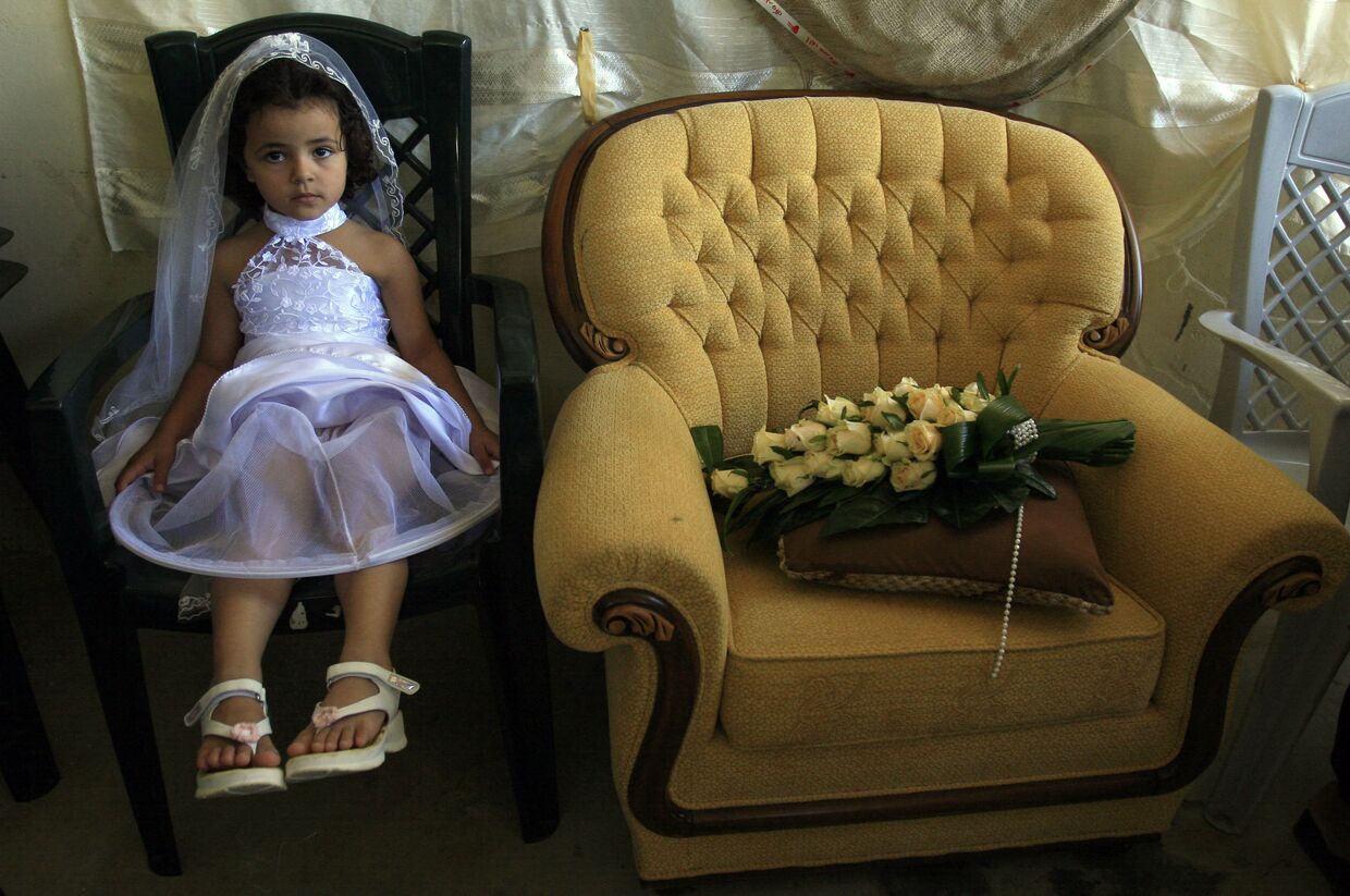 Молодая невеста во время церемонии в городе Эйн-Геди