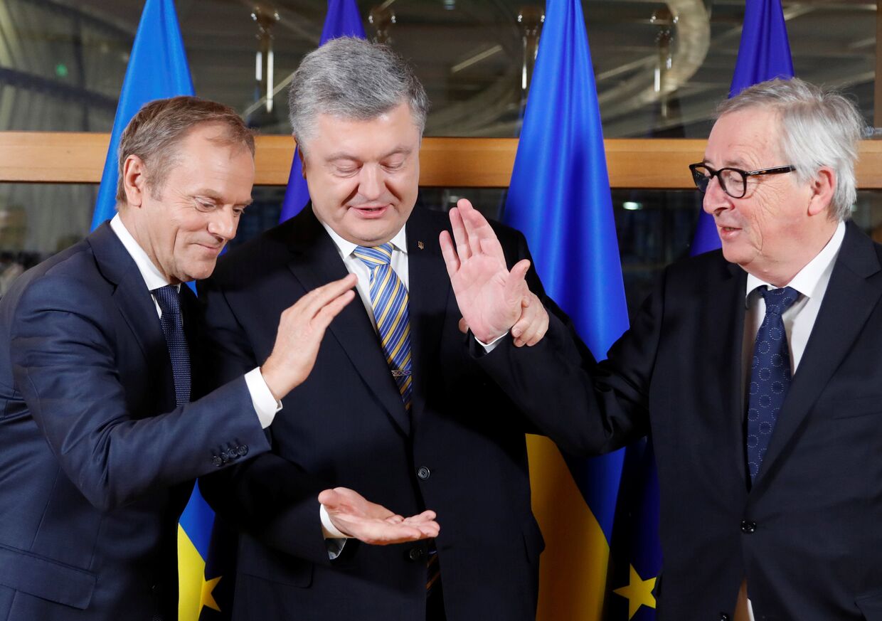 Президента Украины Петр Порошенко, президент Европейского совета Дональд Туск и президент Европейской Комиссии Жан-Клод Юнкер
