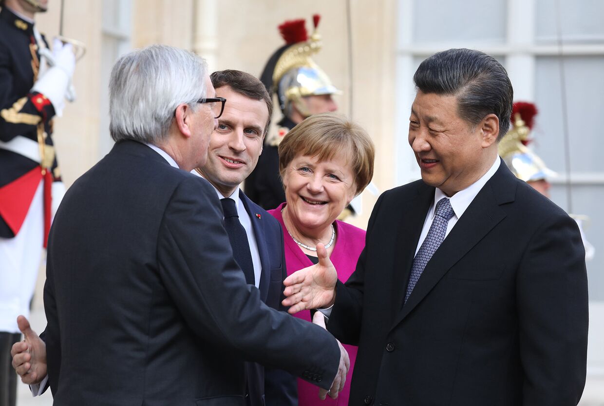 Президент Франции Эммануэль Макрон, президент Комиссии ЕС Жан-Клод Юнкер, канцлер Германии Ангела Меркель и председатель КНР Си Цзиньпин