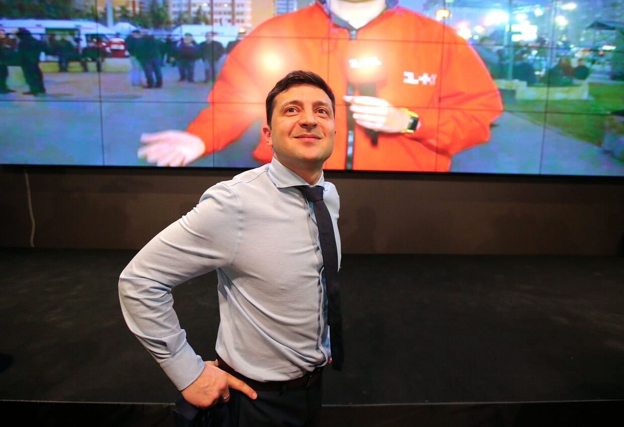 Кандидат в президенты Украины актер Владимир Зеленский в своем избирательном штабе в Киеве