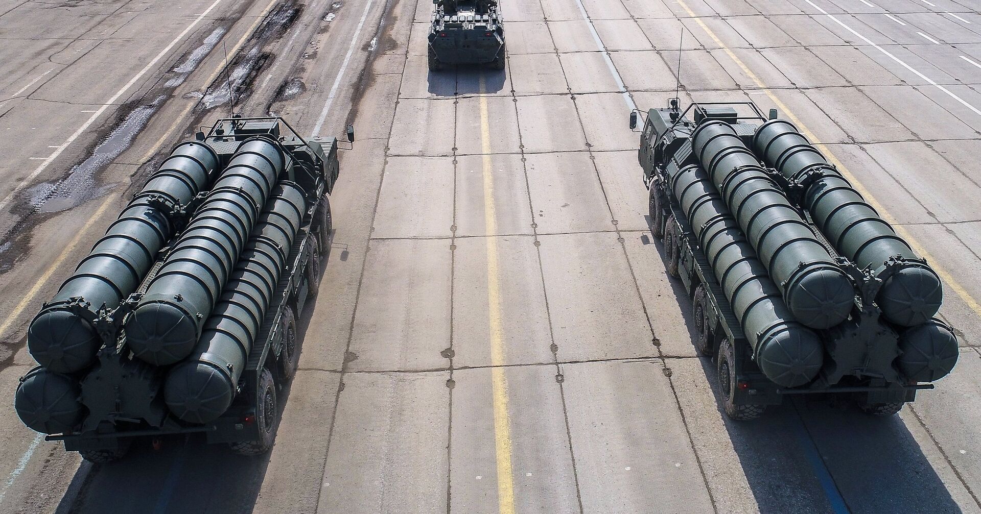 Зенитные ракетные системы С-400 во время репетиции парада Победы на военном полигоне Алабино. - ИноСМИ, 1920, 30.07.2021