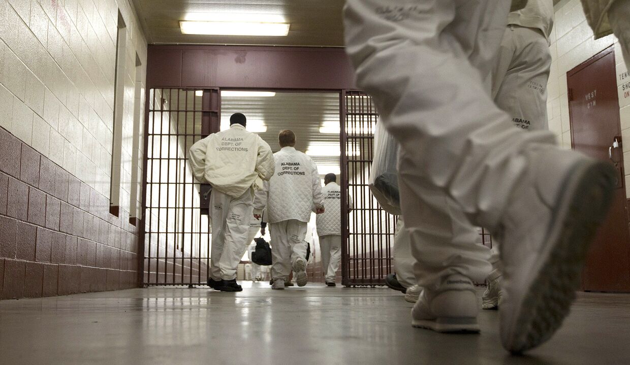 Заключенные тюрьмы Уильям Э. Дональдсон в Бессемере, Алабама, США