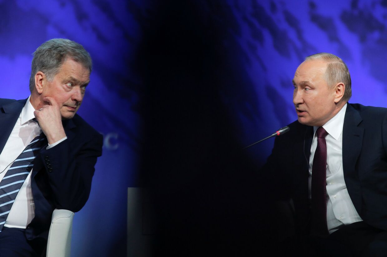 Владимир Путин и Саули Ниинистё на Арктическом форуме в Санкт-Петербурге