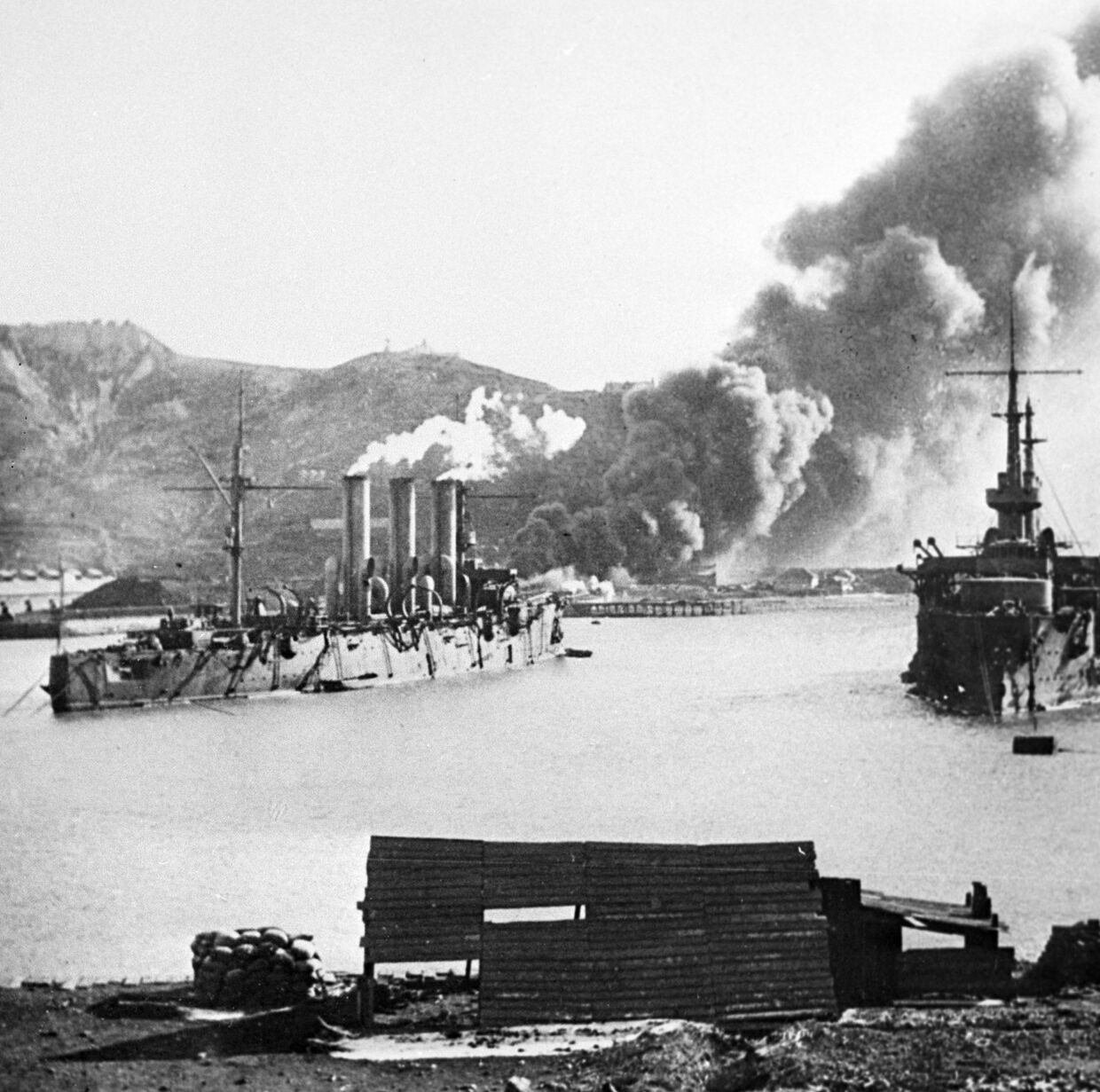 Пожар у Золотой горы во время обороны Порт-Артура. Русско - японская война 1904 - 1905