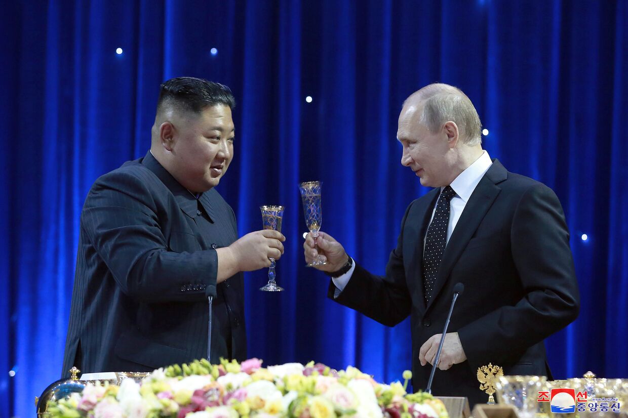 Президент РФ Владимир Путин и председатель Госсовета Корейской Народно-Демократической Республики Ким Чен Ын