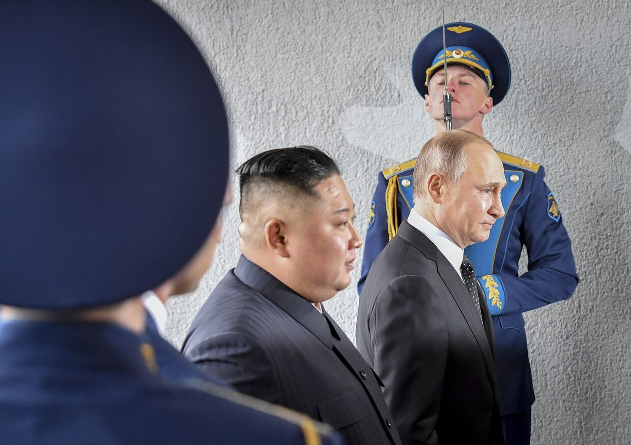Президент РФ Владимир Путин и председатель Госсовета Корейской Народно-Демократической Республики Ким Чен Ын