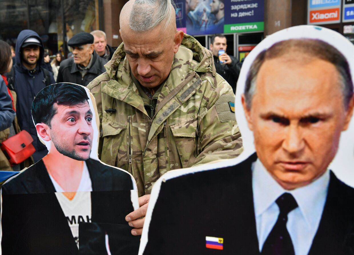 Изображения Владимира Путина и Владимира Зеленского в Киеве