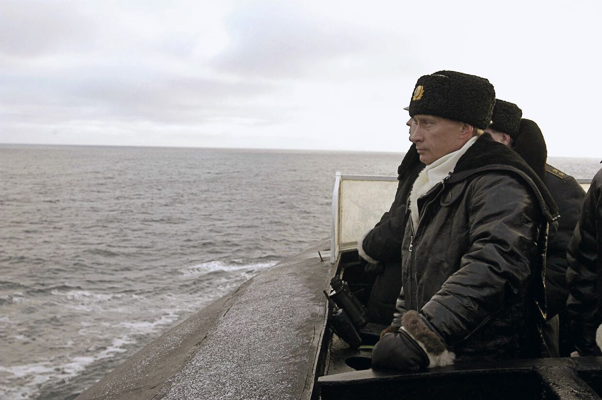 Владимир Путин вышел в море на подлодке Архангельск