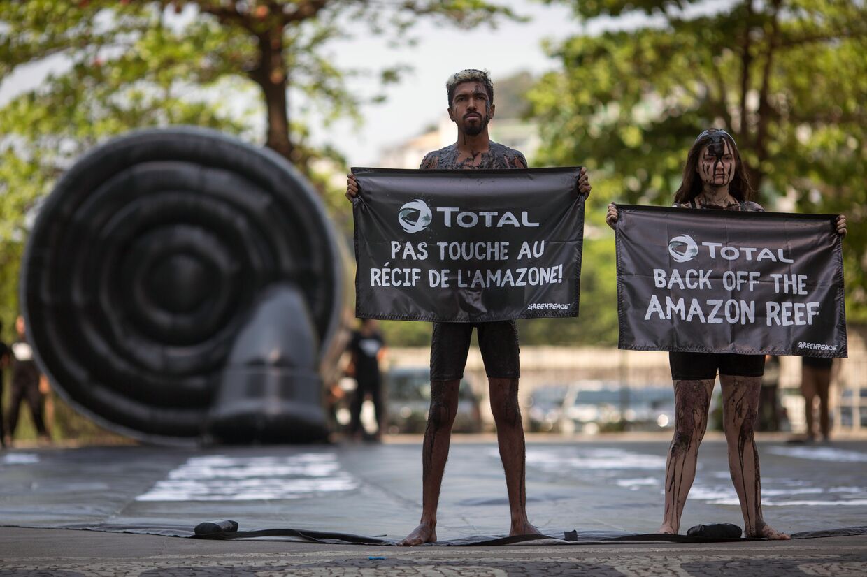 Активисты Greenpeace протестуют против добычи нефти в Бразилии