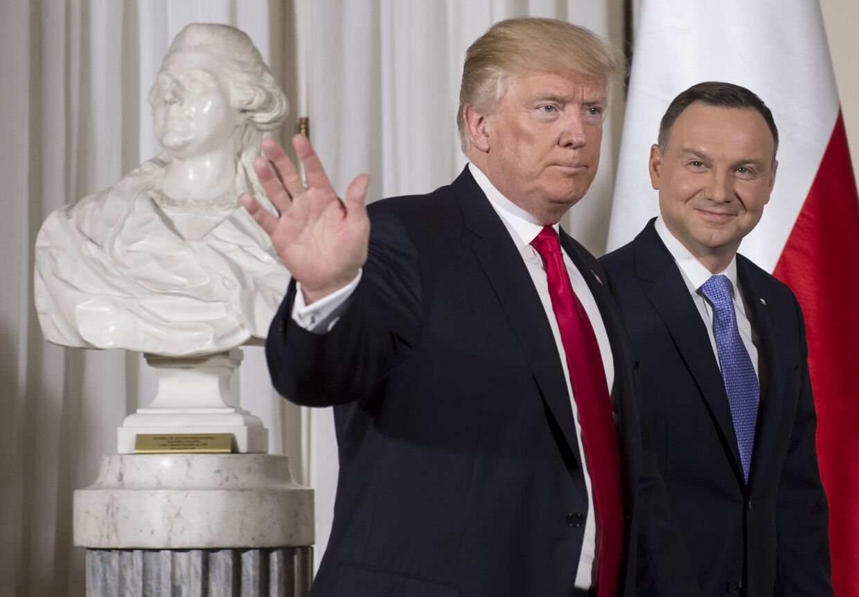 Президент Польши Анджей Дуда и президент США Дональд Трамп во время встречи в Варшаве