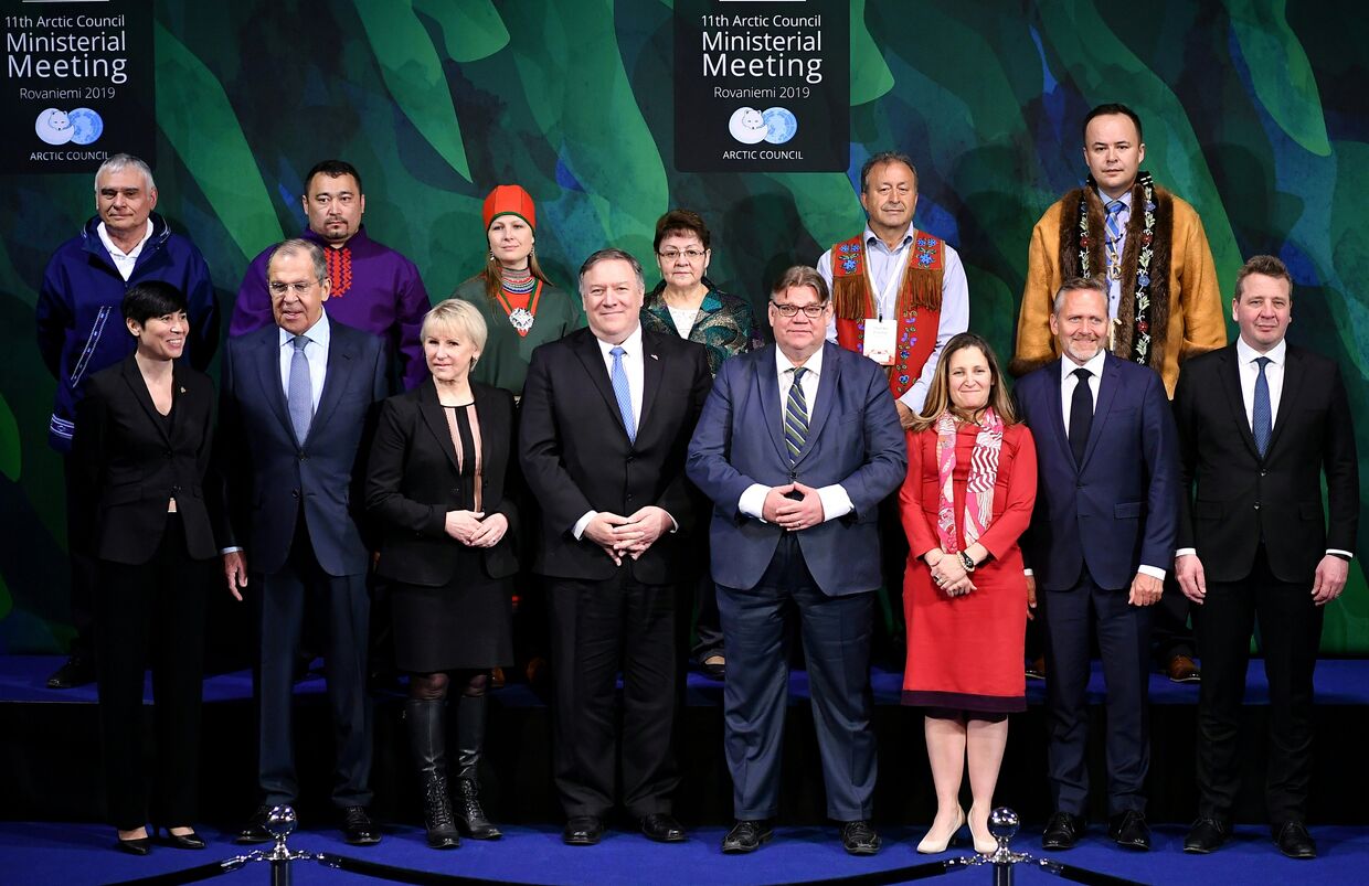 Министры иностранных дел Норвегии, России, Швеции, США, Финляндии, Канады, Дании и Исландии на встрече Арктического совета
