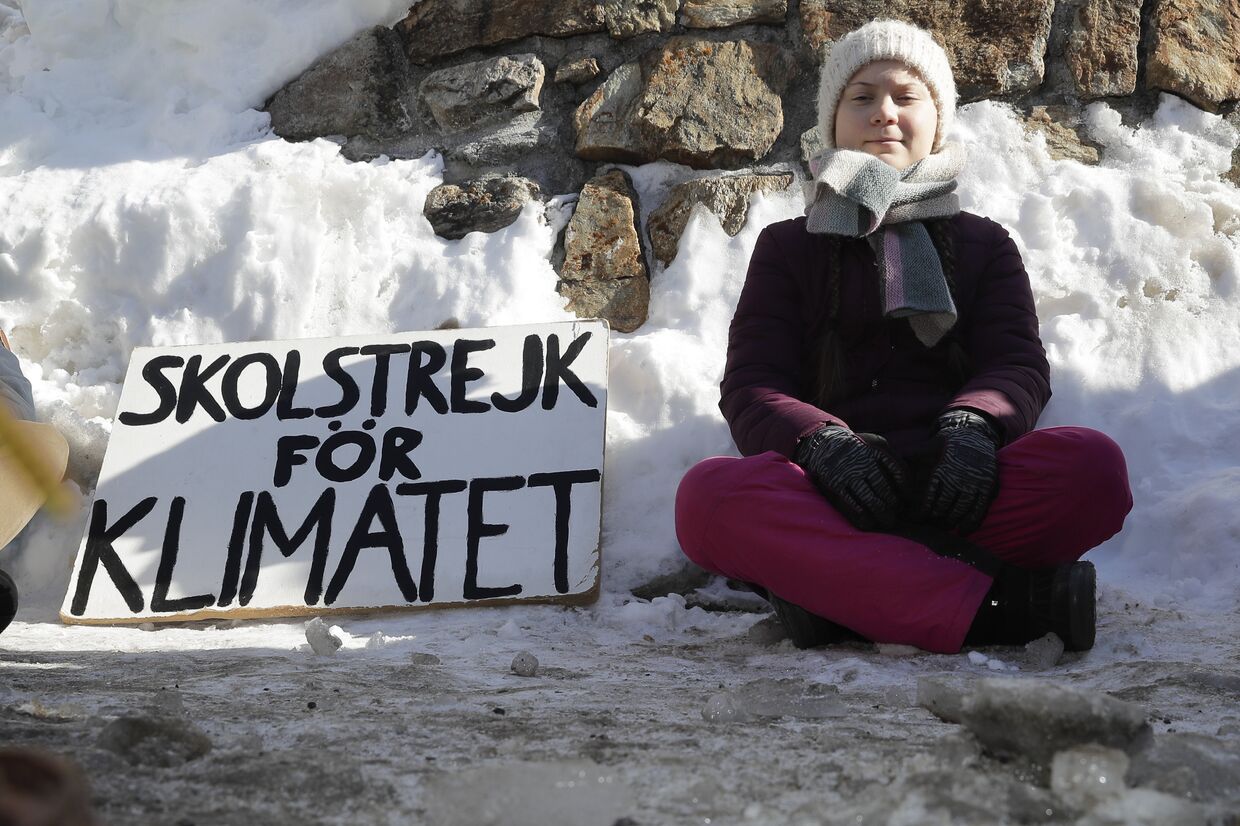 Сидячий протест Греты Тунберг против бездействия в отношении изменений климата
