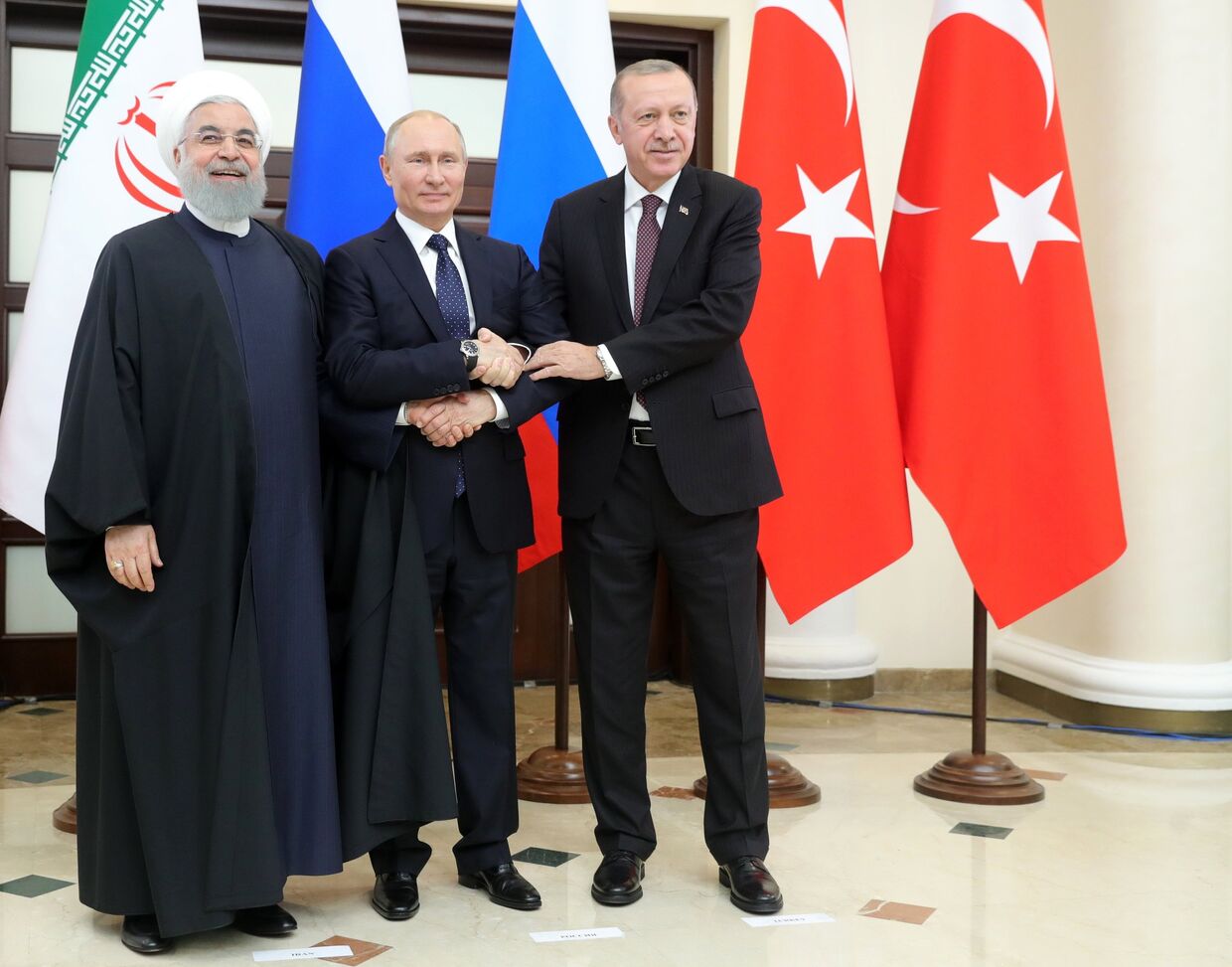 Президент РФ Владимир Путин, президент Турецкой Республики Реджеп Тайип Эрдоган (справа) и президент Исламской Республики Иран Хасан Рухани