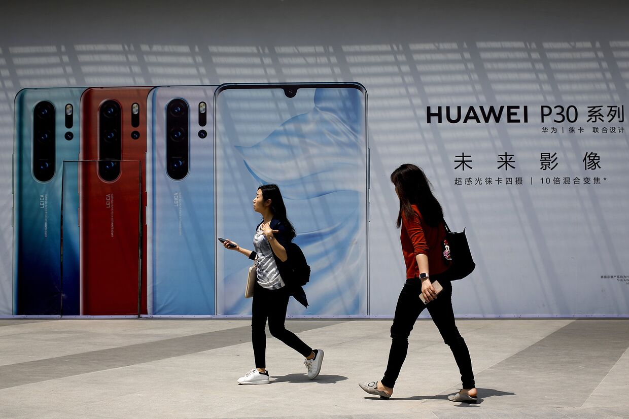 Реклама смартфонов Huawei в Пекине