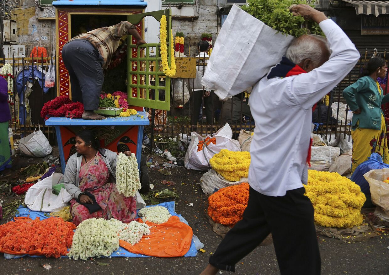 Продавцы на оптовом рынке в Бангалоре, Индия