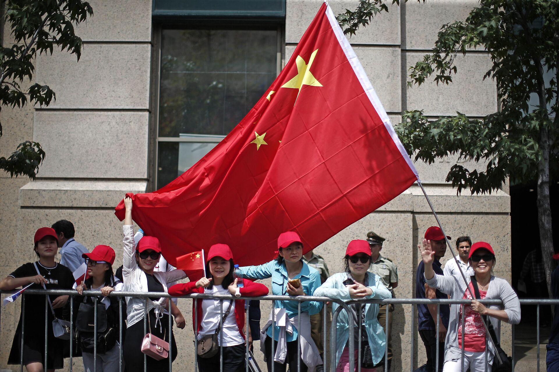 Члены китайской общины, проживающие в Чили приветствуют председателя КНР Си Цзиньпина - ИноСМИ, 1920, 29.05.2019