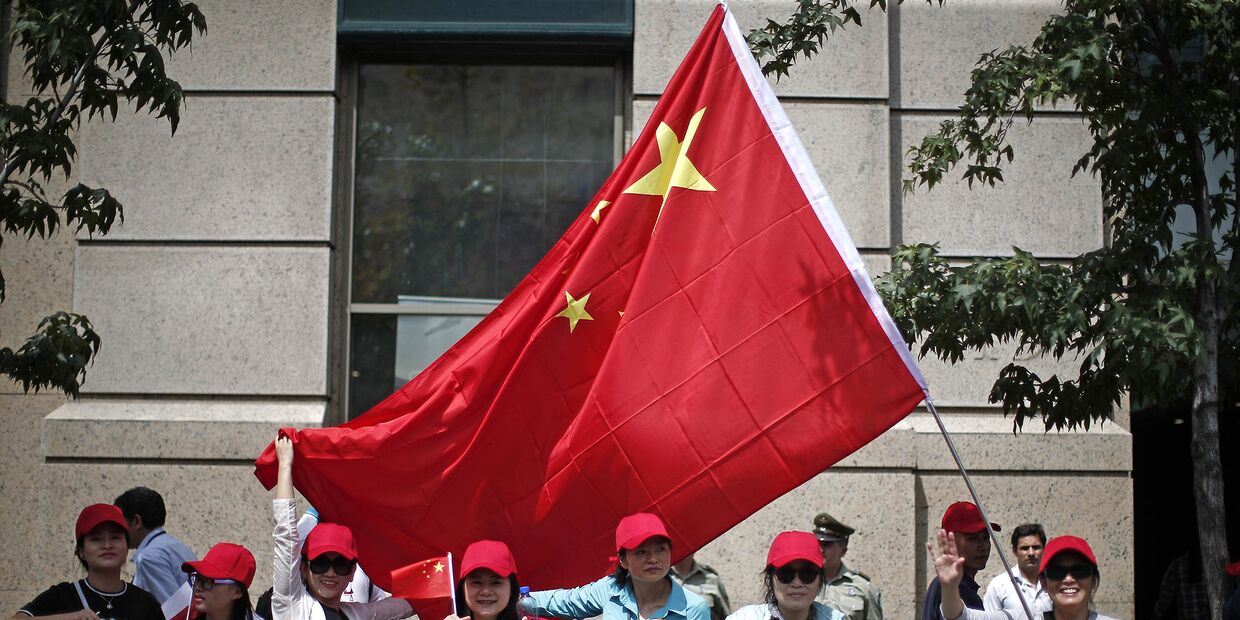 Члены китайской общины, проживающие в Чили приветствуют председателя КНР Си Цзиньпина