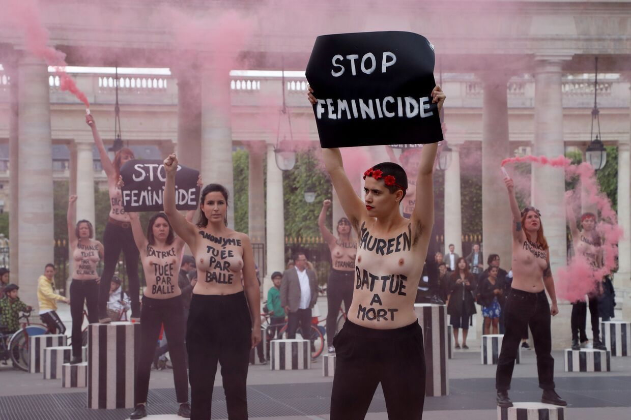 Акция Femen в Париже