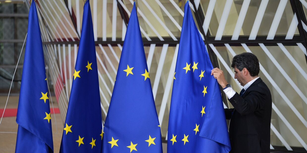 Флаги ЕС в здании Европейского Совета в Брюсселе