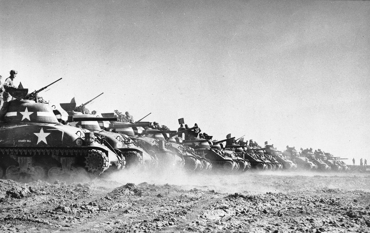 Американские танки на полигоне в Англии 9 мая 1944 года