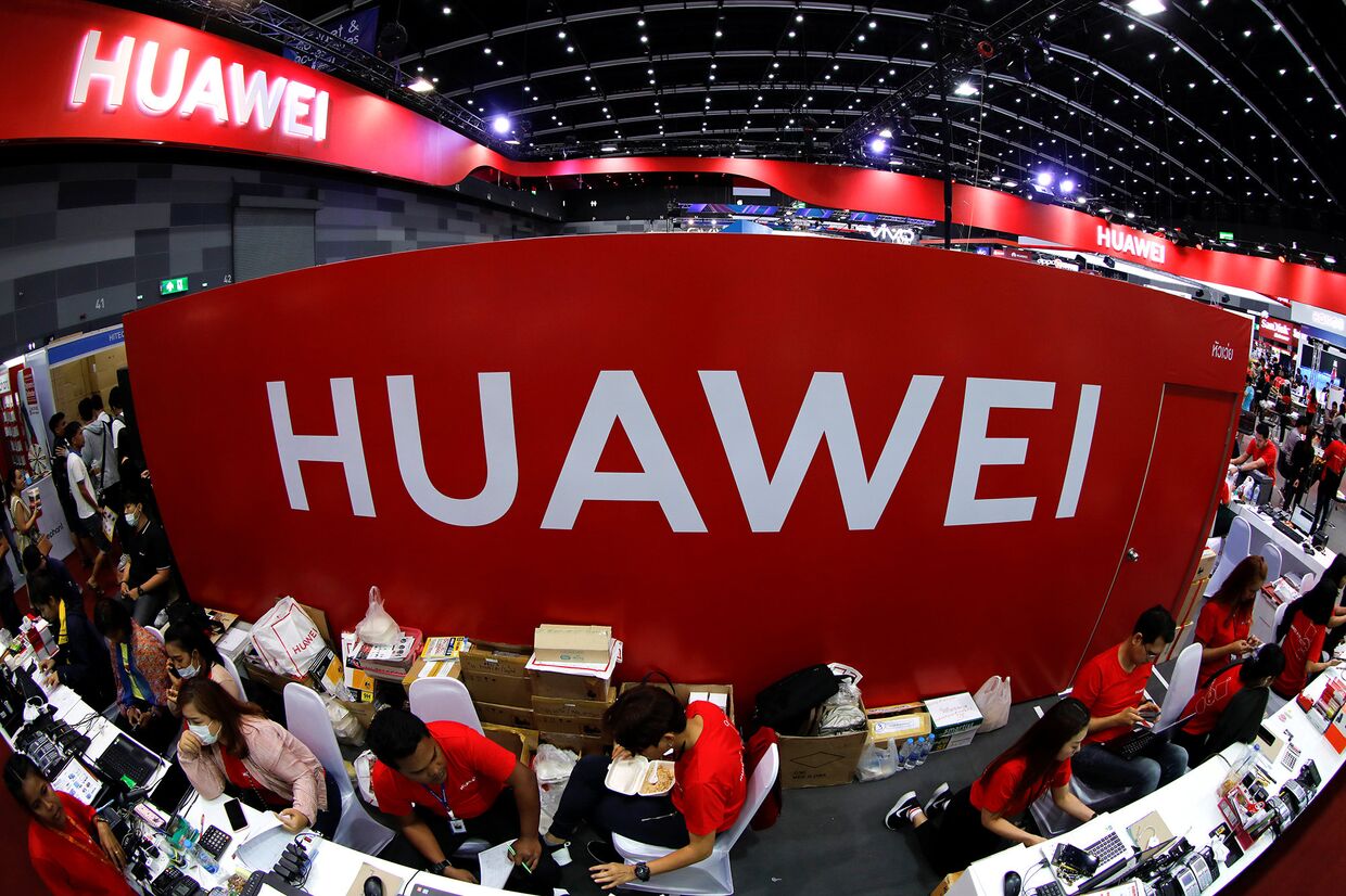 Стенд Huawei на выставке Mobile Expo в Бангкоке, Таиланд