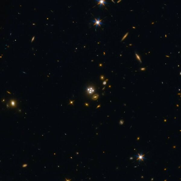 Крест Эйнштейна или Q2237+030 или QSO 2237+0305 — гравитационно линзированное изображение квазара