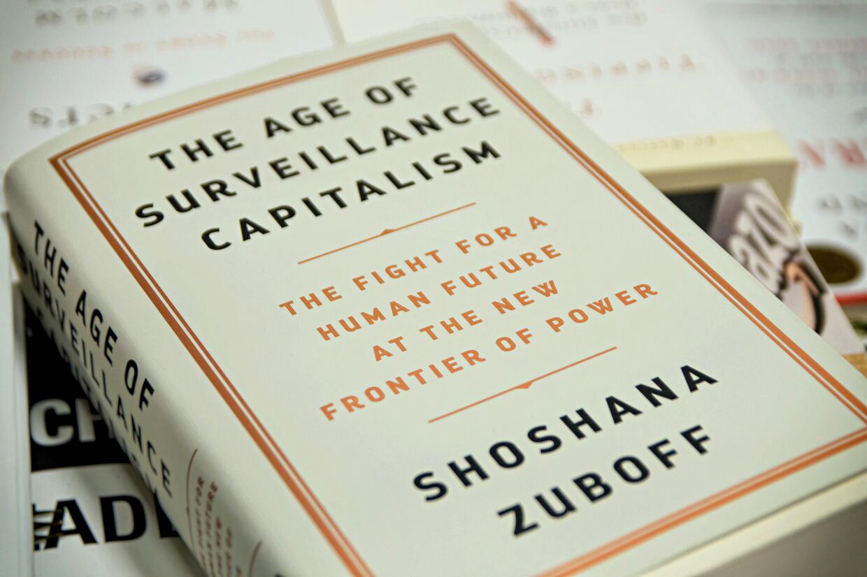 Книга американского экономиста Шошанны Зубофф The Age of Surveillance