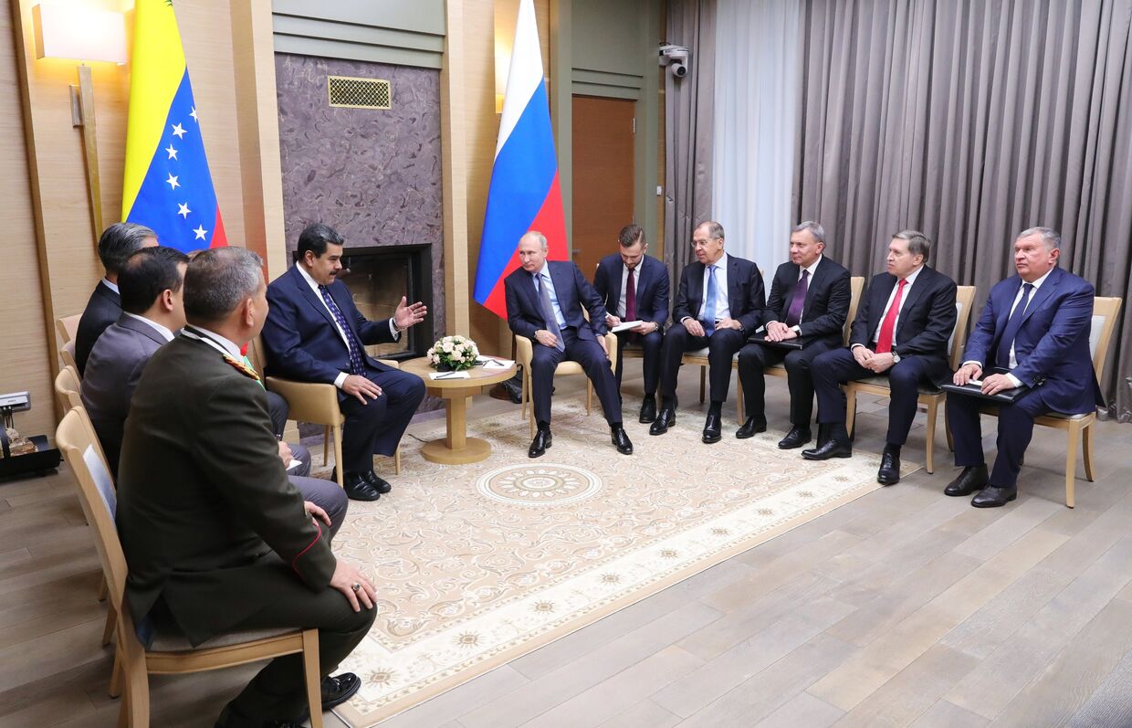 Президент РФ В. Путин встретился с президентом Венесуэлы Н. Мадуро