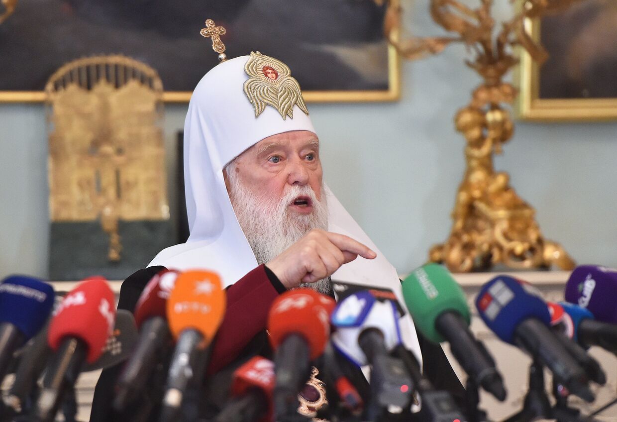 Почётный патриарх Православной церкви Украины Филарет выступает перед журналистами в Киеве