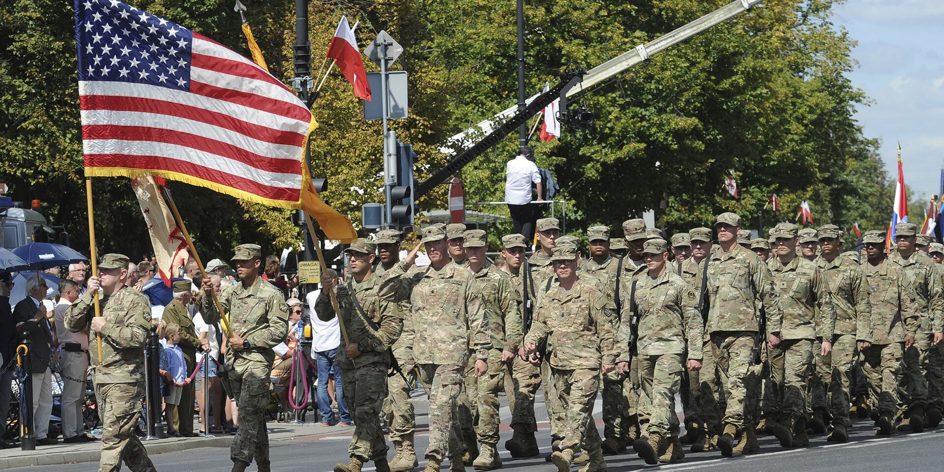 Солдаты армии США марширует во время ежегодного военного парада в честь Дня польской армии в Варшаве - ИноСМИ, 1920, 10.12.2023