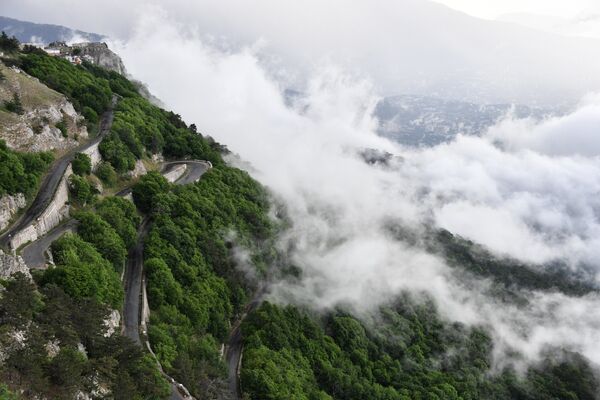 Дорога на горе Ай-Петри, Крым Дорога на горе Ай-Петри, Крым