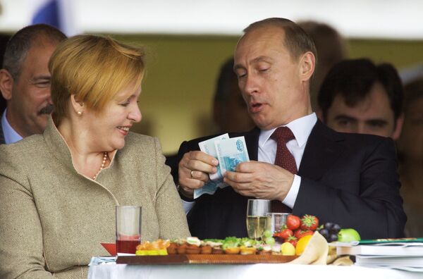 Глава российского государства Владимир Путин с супругой Людмилой