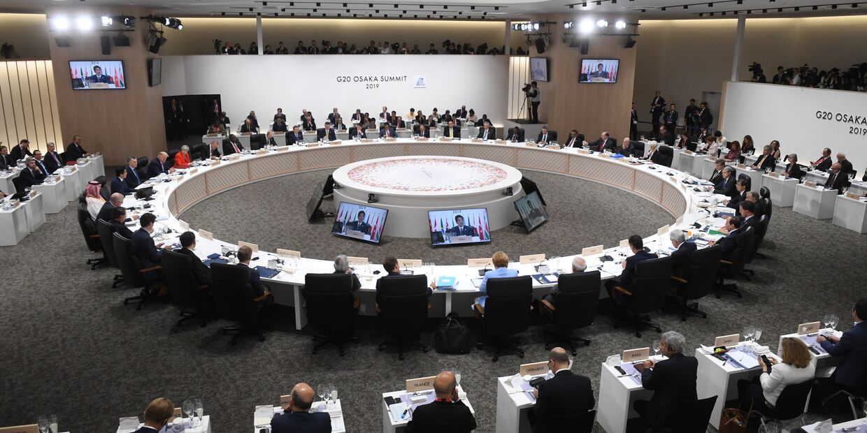 Рабочий визит президента РФ В. Путина в Японию для участия в саммите Группы двадцати